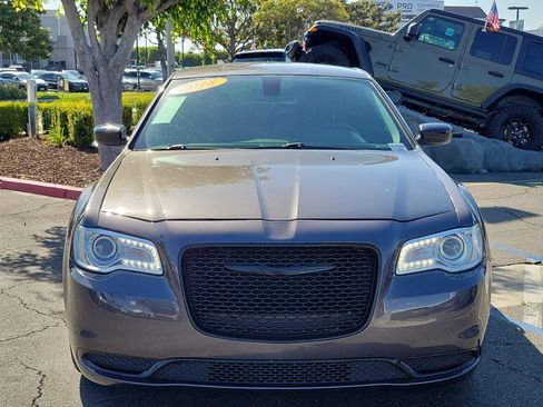 Used 2018 Chrysler 300 Touring w/ Chrome Appearance Package RWD image 6