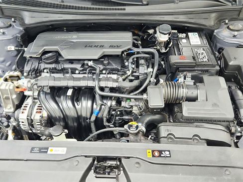 Used 2024 Hyundai Elantra SE image 25