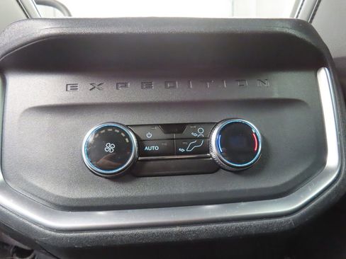 Used 2025 Ford Expedition Active AWD/4WD image 14