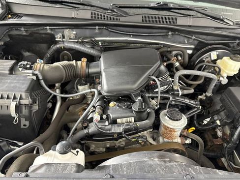 Used 2018 Toyota Tacoma SR5 AWD/4WD image 38