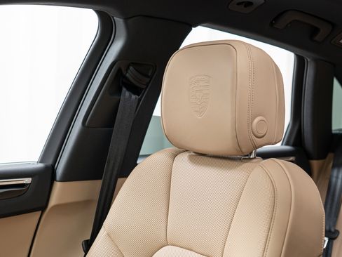 New 2026 Porsche Macan AWD/4WD image 17