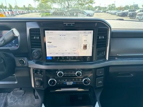 Used 2025 Ford F350 Platinum AWD/4WD image 18