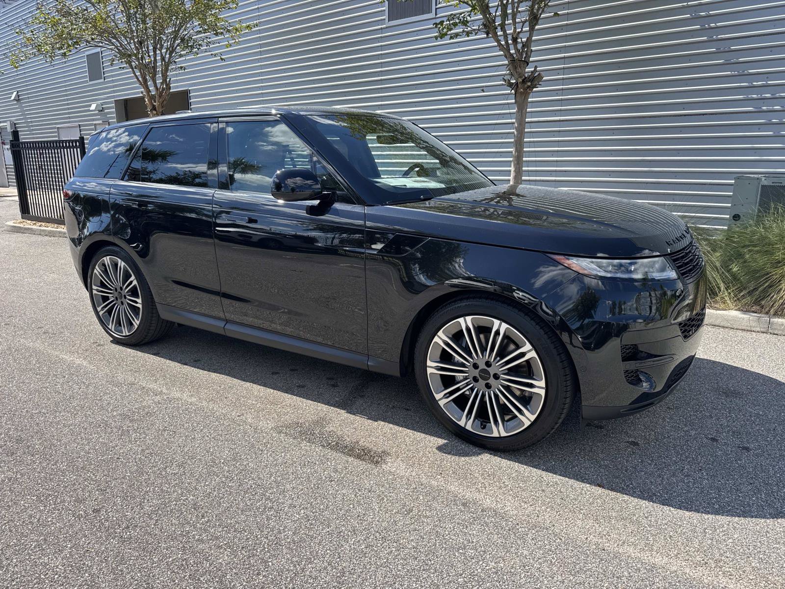 New 2027 Land Rover Range Rover Sport SE AWD/4WD image 4