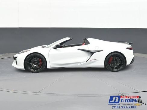 Used 2024 Chevrolet Corvette Z06 RWD image 9