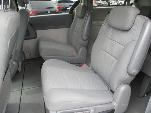 Used 2010 Chrysler Town & Country LX w/ PWR Convenience Group FWD image 7