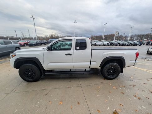 Used 2022 Toyota Tacoma SR image 6