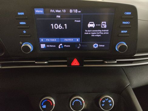 Used 2023 Hyundai Elantra SE image 25