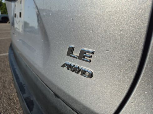 Used 2020 Toyota RAV4 LE AWD/4WD image 22