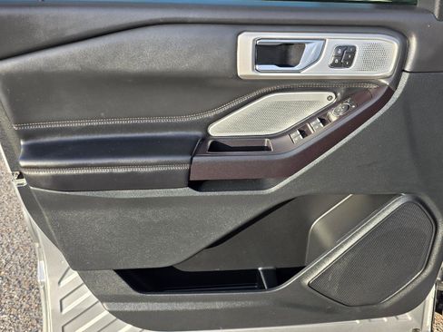 Used 2020 Ford Explorer Platinum w/ Premium Technology Package image 39