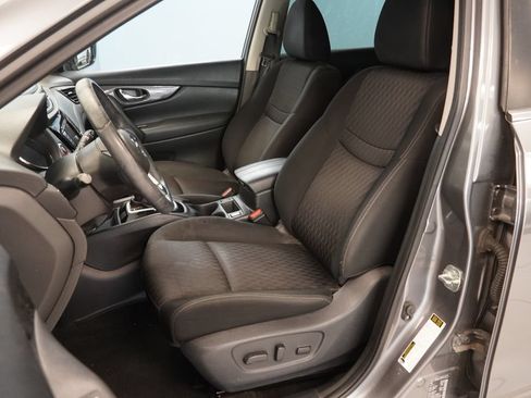 Used 2019 Nissan Rogue SV AWD/4WD image 3