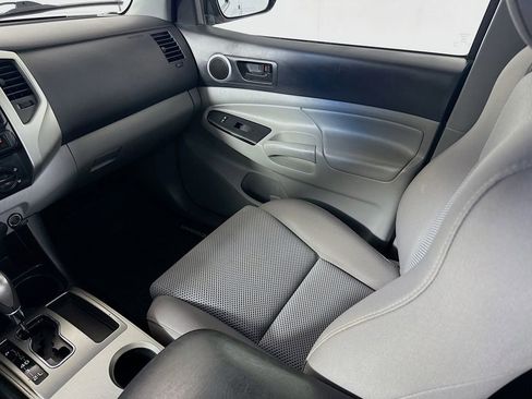 Used 2014 Toyota Tacoma PreRunner image 20