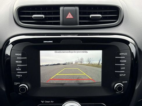 Used 2017 Kia Soul ! FWD image 5