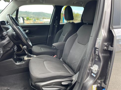Used 2017 Jeep Renegade Latitude FWD image 15