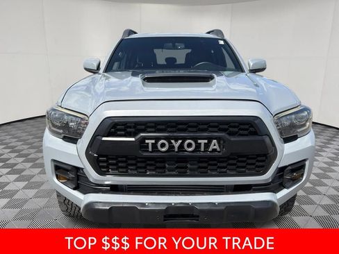 Used 2017 Toyota Tacoma TRD Pro AWD/4WD image 2