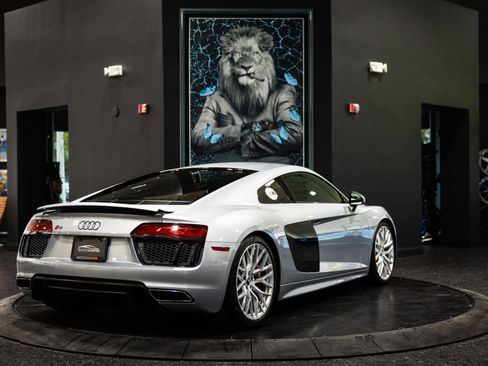 Used 2017 Audi R8 V10 w/ Carbon Exterior Package image 6