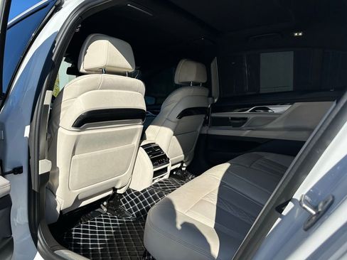 Used 2020 BMW 750i xDrive w/ Executive Package image 22