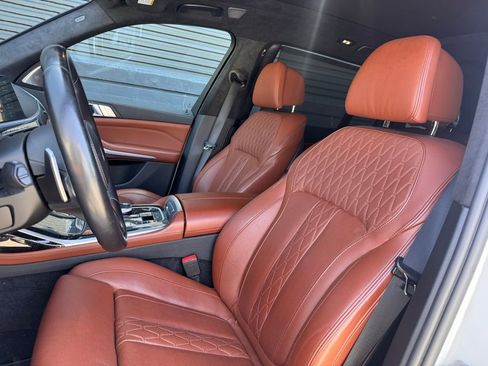 Used 2022 BMW X7 M50i w/ Dynamic Handling Package image 5