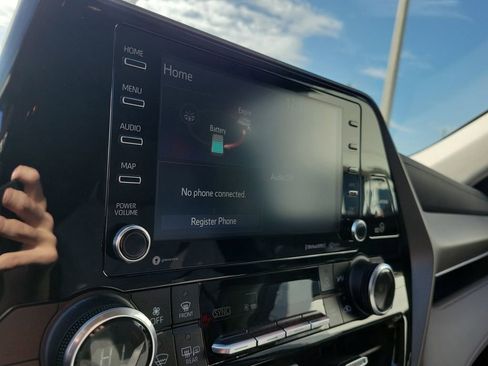 Used 2022 Toyota Highlander LE image 20