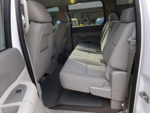 Used 2014 Chevrolet Silverado 2500 LT w/ Interior Plus Package image 11