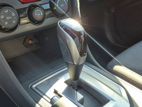 Used 2019 Subaru Crosstrek 2.0i Premium w/ Eyesight System image 28