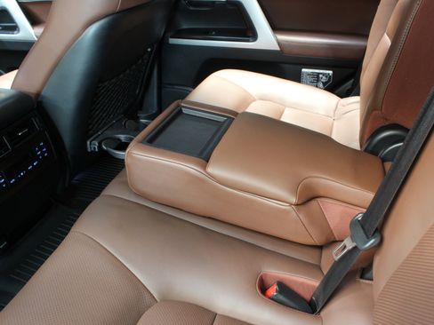 Used 2019 Toyota Land Cruiser w/ Four Season Floor Mat Package image 39