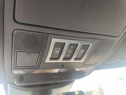Used 2019 Land Rover Discovery HSE AWD/4WD image 28