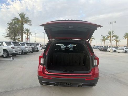 Used 2025 Ford Explorer ST-Line w/ ST-Line Street Pack AWD/4WD image 31