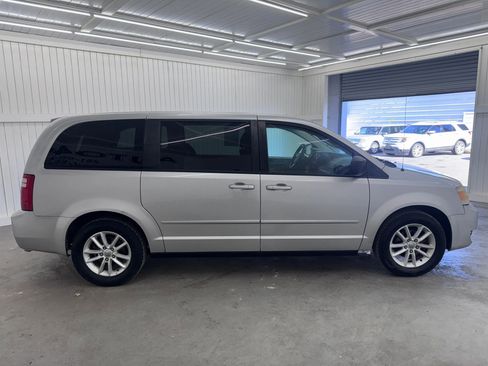 Used 2009 Dodge Grand Caravan SE image 4