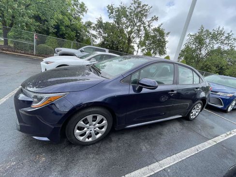 Used 2025 Toyota Corolla LE w/ Convenience Package FWD image 9