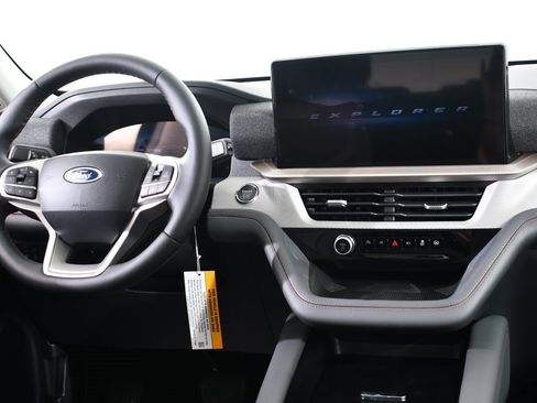New 2025 Ford Explorer Active w/ Active Comfort Package image 8