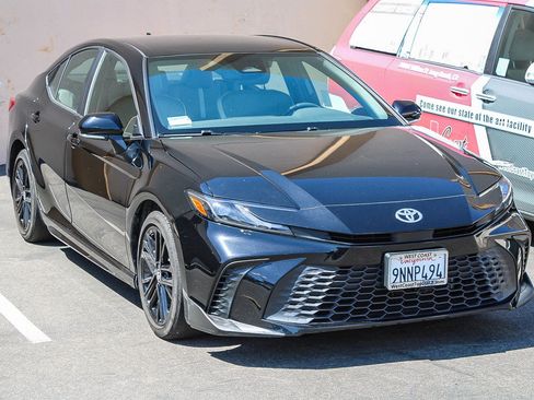 Certified 2025 Toyota Camry SE FWD image 3