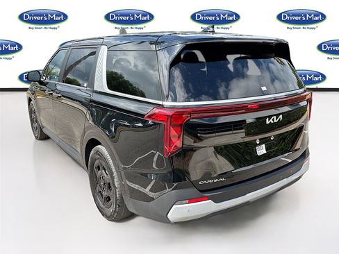 Used 2025 Kia Carnival FWD image 5