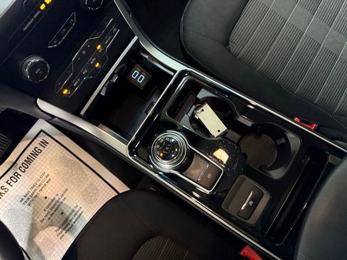 Used 2019 Ford Edge SEL image 24