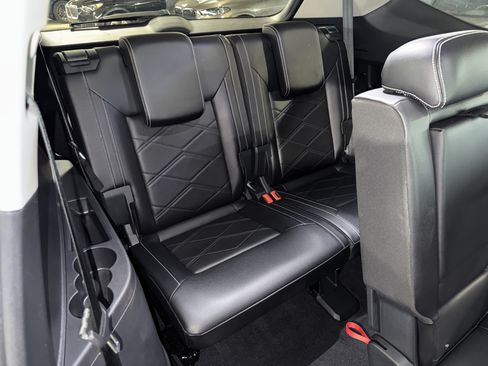 Used 2024 Volkswagen Atlas SE FWD image 13