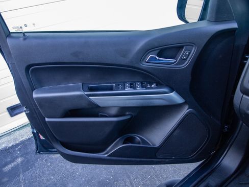 Used 2019 Chevrolet Colorado LT w/ LT Convenience Package AWD/4WD image 11