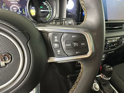 Used 2024 Jeep Wrangler Unlimited Sahara AWD/4WD image 15