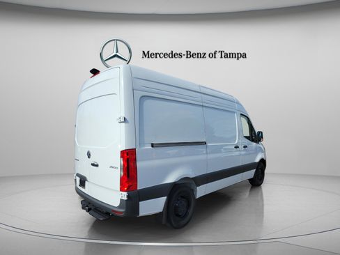 Used 2025 Mercedes-Benz Sprinter 2500 image 4