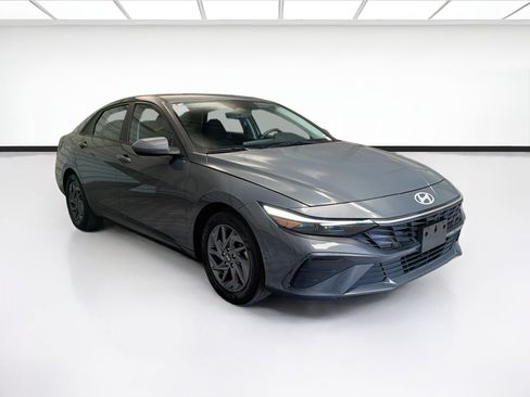 Used 2024 Hyundai Elantra SEL FWD image 3