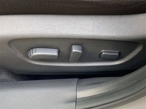 Used 2019 Nissan Rogue SV w/ Premium Package image 15