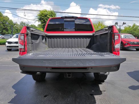 Used 2021 Nissan Titan PRO-4X w/ Pro-4x Convenience Package AWD/4WD image 16