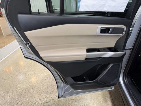 Used 2022 Ford Explorer XLT image 19