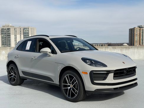 Used 2026 Porsche Macan AWD/4WD image 9