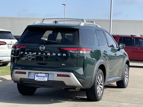 Used 2023 Nissan Pathfinder SL FWD image 4