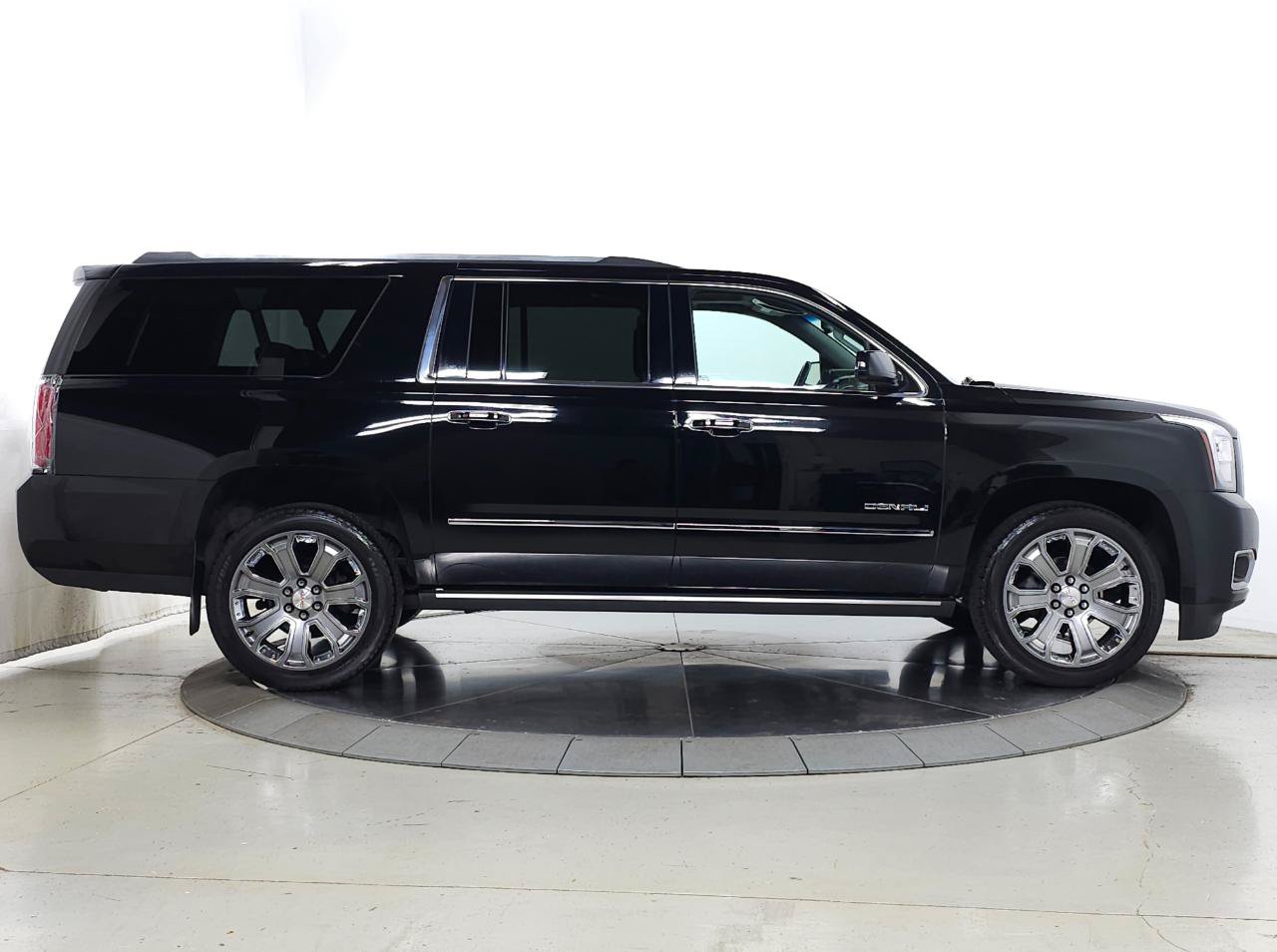 Used 2017 GMC Yukon XL Denali w/ Open Road Package AWD/4WD image 9