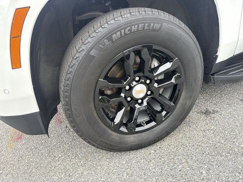 Used 2025 Chevrolet Tahoe LT AWD/4WD image 12