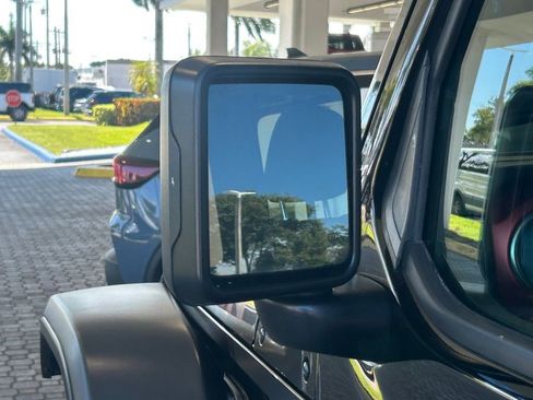 Used 2022 Jeep Wrangler Unlimited Rubicon image 16