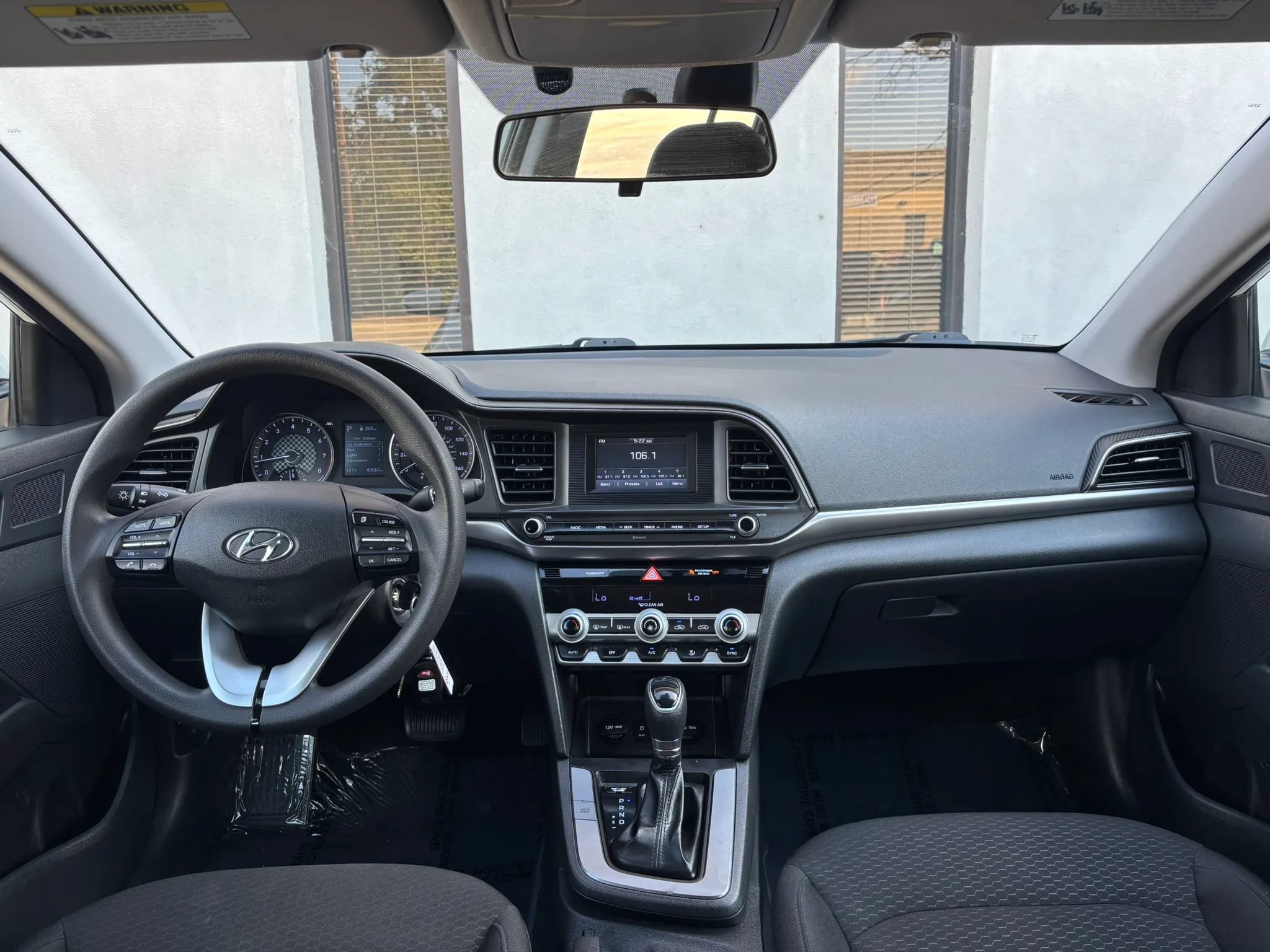 Used 2020 Hyundai Elantra SE w/ Cargo Package (C1) FWD image 17