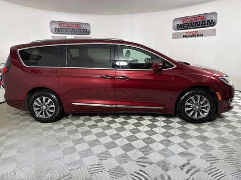 Used 2019 Chrysler Pacifica Touring-L FWD image 4