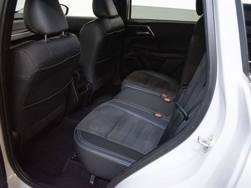 Used 2024 Mitsubishi Outlander 4WD Plug-In Hybrid image 22