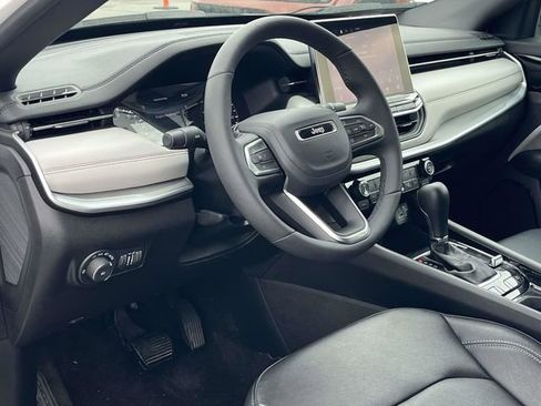 Used 2025 Jeep Compass Limited image 12